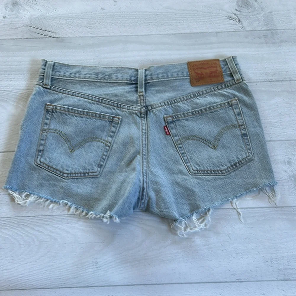 Levi’s 501 California Poppy Light Wash‎ Denim Shorts Embroidered Flowers Sz 29 - Picture 6 of 10